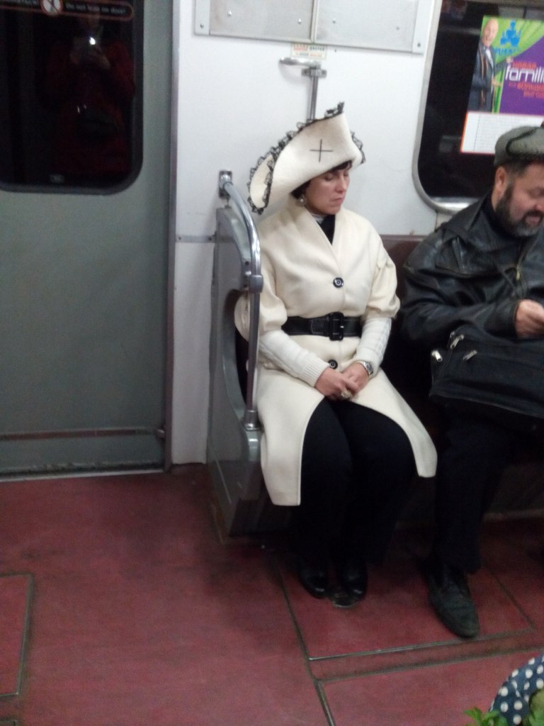 мода петербургского метро, мода метро, модники в транспорте, странные пассажиры метро 