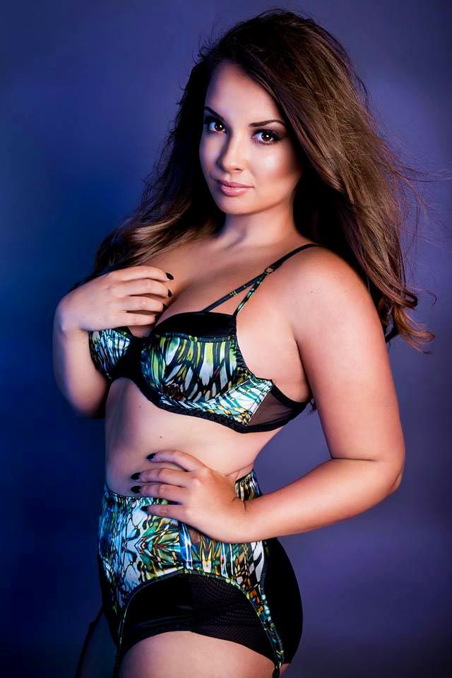 Жасмин Стейси, Jasmine Stacey, нижнее белье колостома, белье для женщин с колостомой, нижнее бельё стома