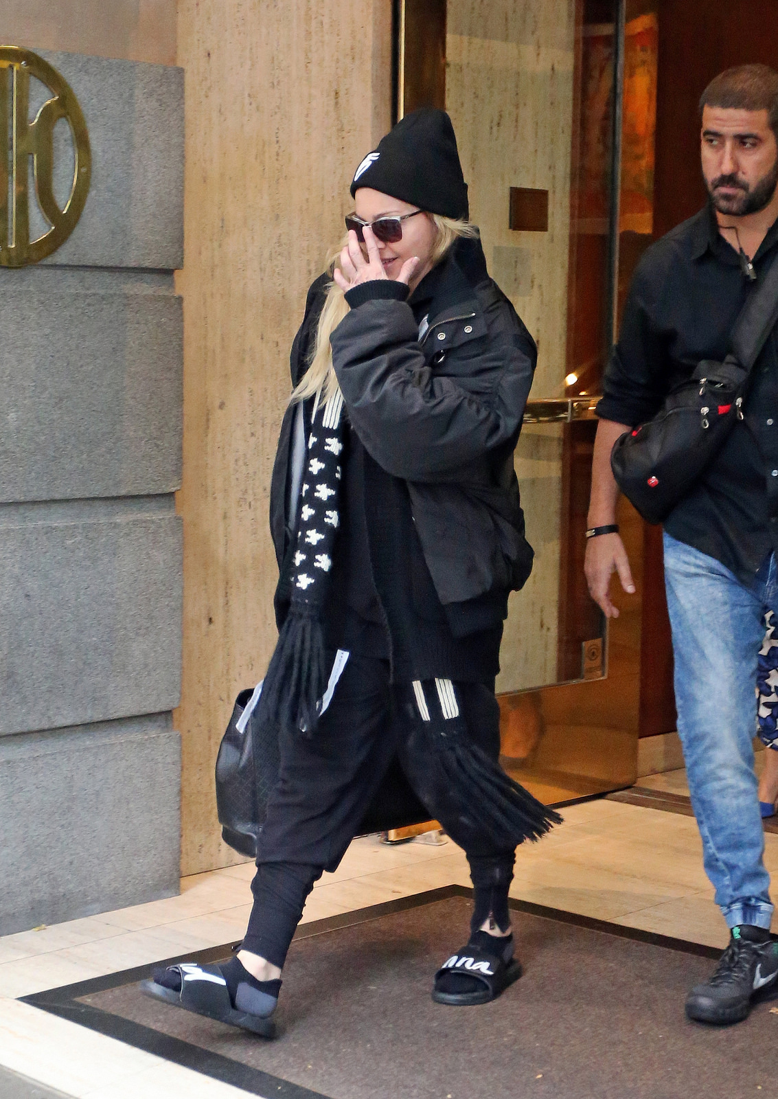 нелепые наряды звёзд, безвкусные наряды знаменитостей