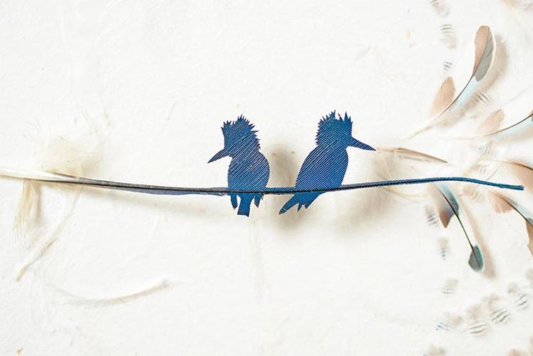 Крис Мэйнард, Chris Maynard, перья в произведения искусства, вырезает из перьев птиц