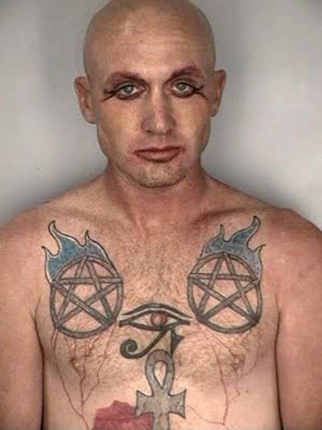 Самые унизительные татуировки у российских заключённых