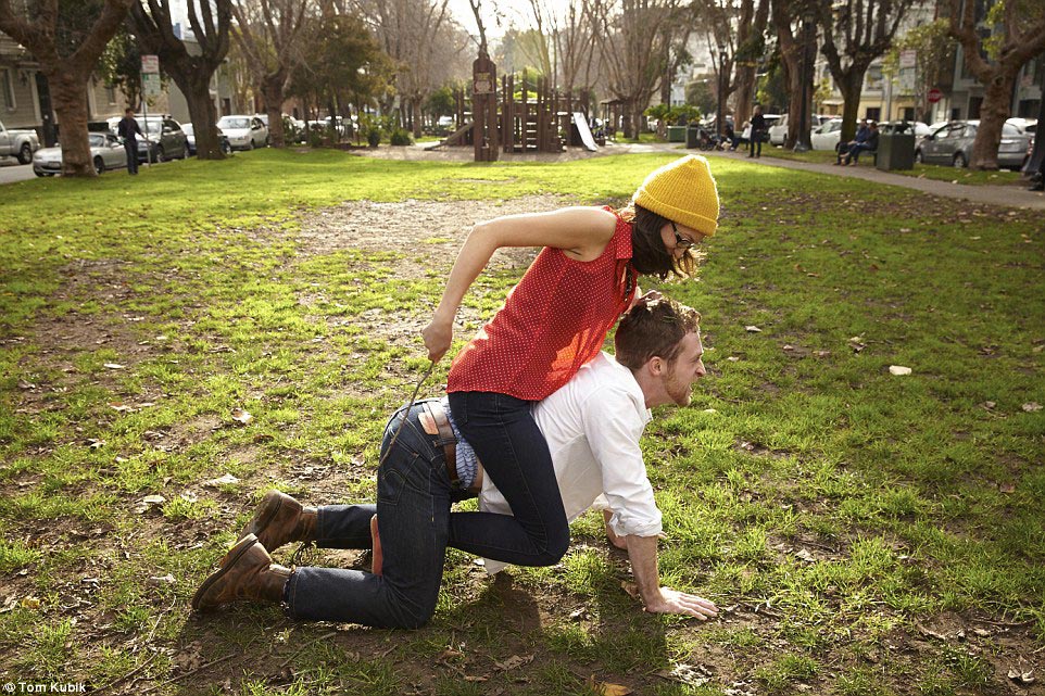 Как выглядит публичное проявление чувств глазами окружающих