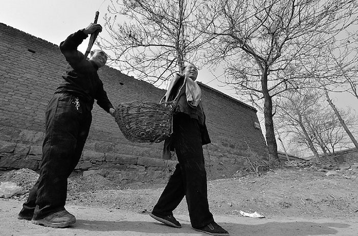 Слепой китаец и его безрукий друг за 10 лет посадили 10 000 деревьев, Jia Haixia, Jia Wenqi 