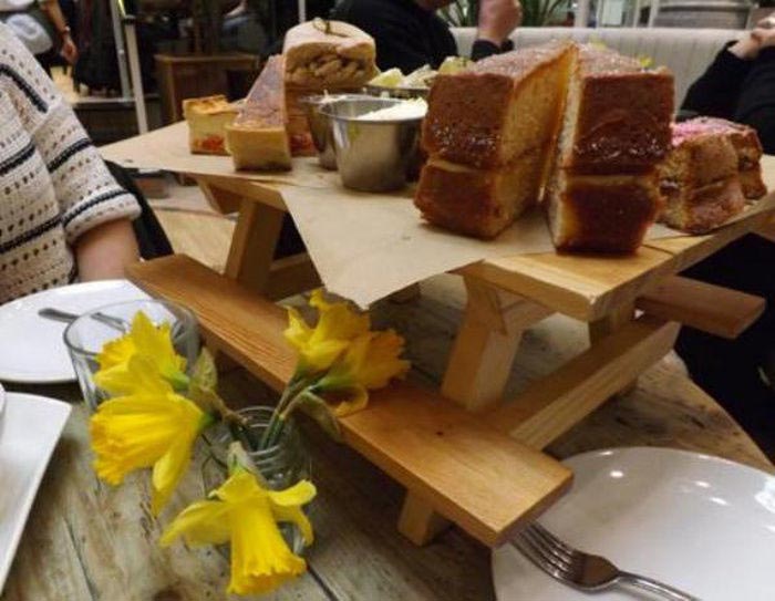 Что случилось с тарелками? Рестораны, в которых подают еду на чем попало подают еду на чем попало, подают еду нелепым образом, что случилось с тарелками