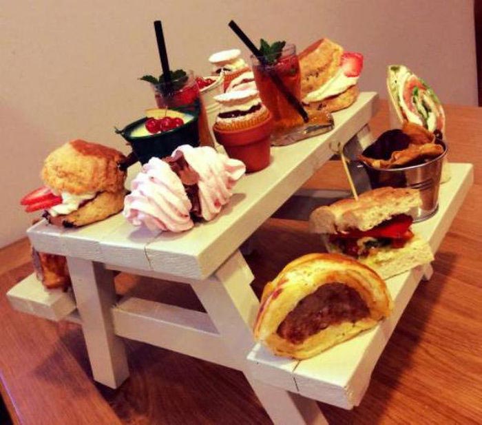 Что случилось с тарелками? Рестораны, в которых подают еду на чем попало подают еду на чем попало, подают еду нелепым образом, что случилось с тарелками