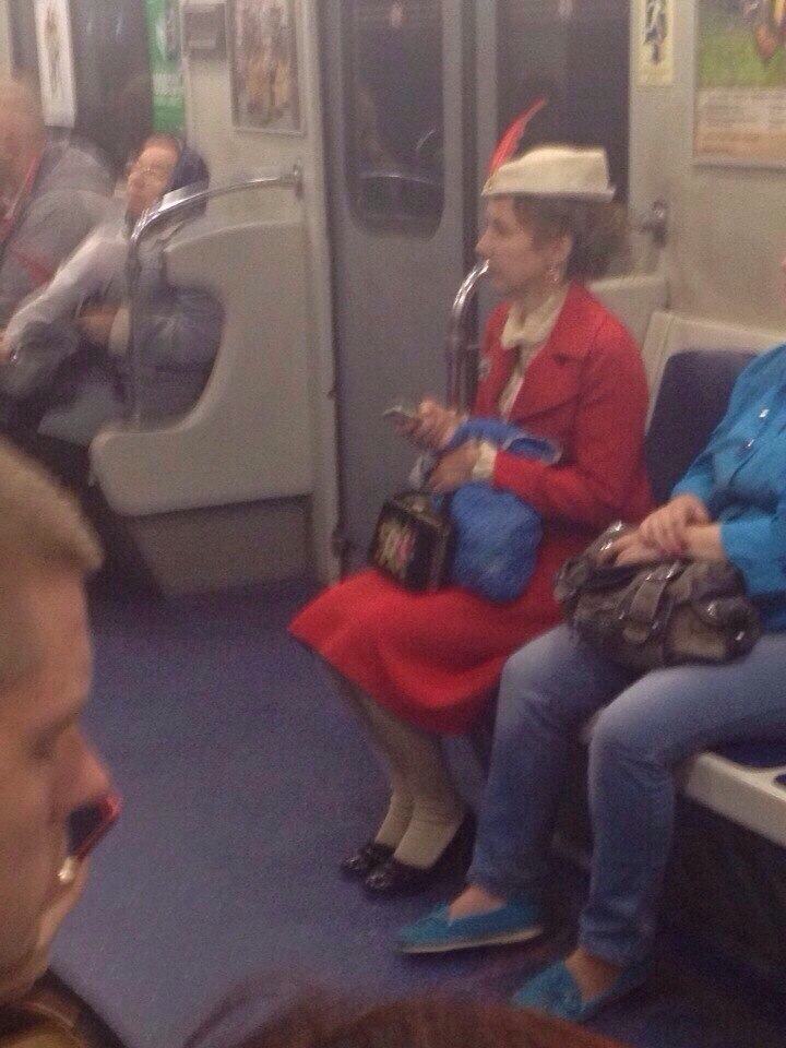мода петербургского метро, мода метро, модники в транспорте, странные пассажиры метро 