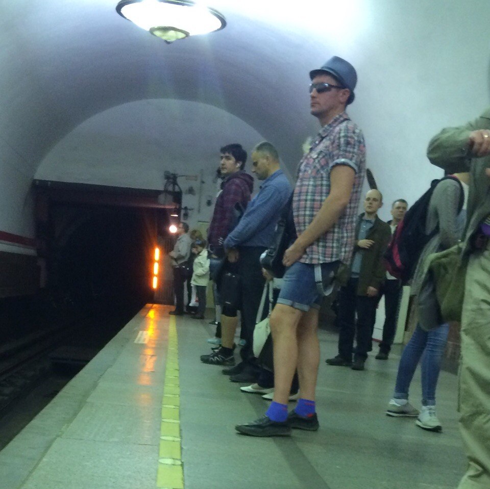 мода петербургского метро, мода метро, модники в транспорте, странные пассажиры метро 