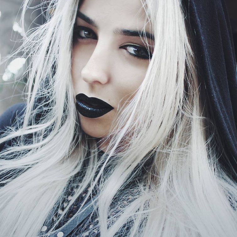 тёмная помада, мода на тёмные помады, матовая помада