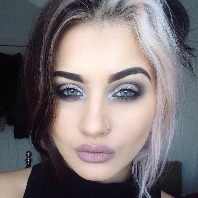 тёмная помада, мода на тёмные помады, матовая помада