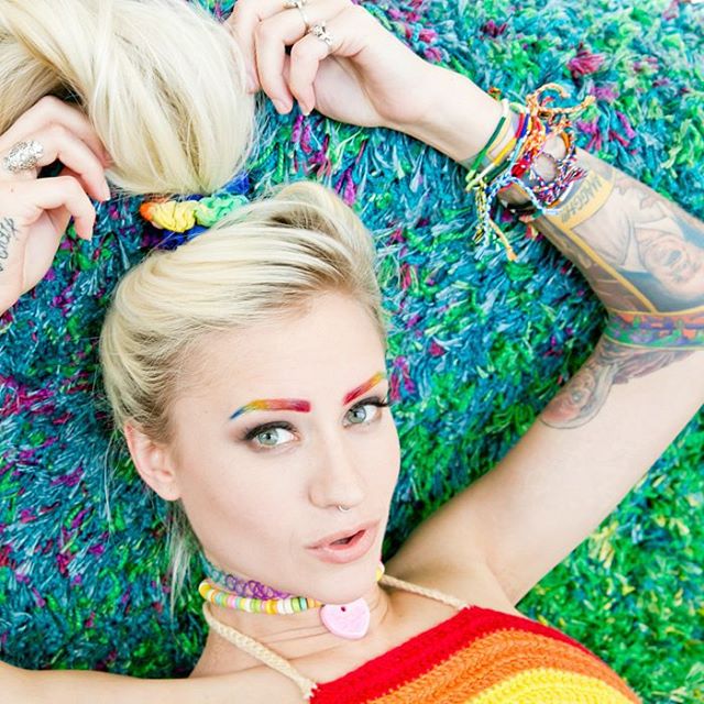 Радужные брови, разноцветные брови, rainbow eyebrows