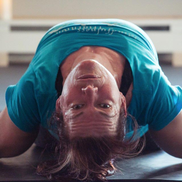 нелепые лица во время йоги, смешные лица во время йоги, Faces of yoga, лицо йоги