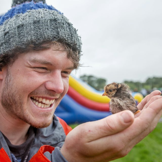 парень делает позитивные селфи с животными, Аллан Диксон