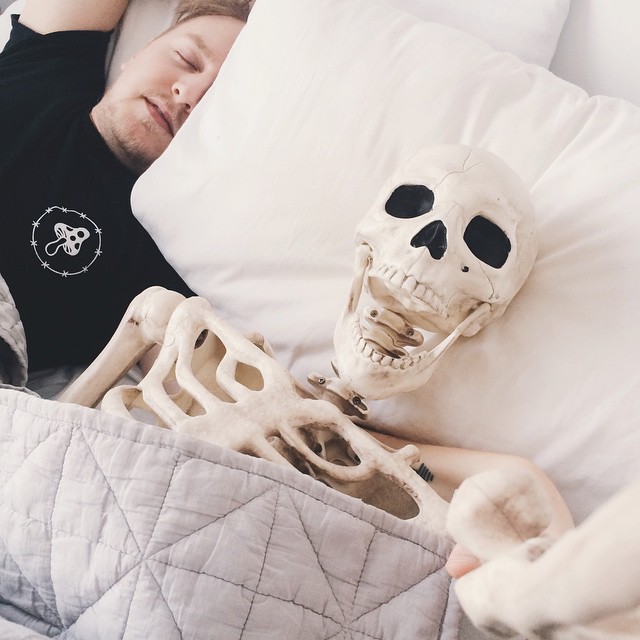 Скелет среднестатистическая девушка из Instagram, Скелет Skellie