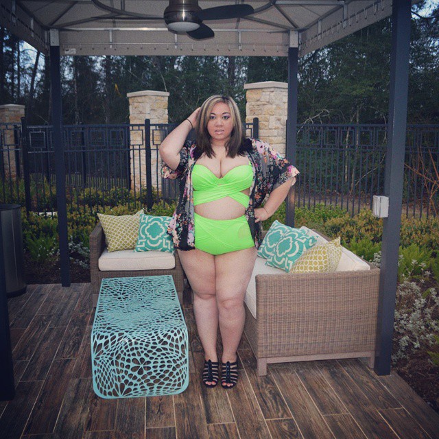 раздельный купальник, полные девушки в купальниках