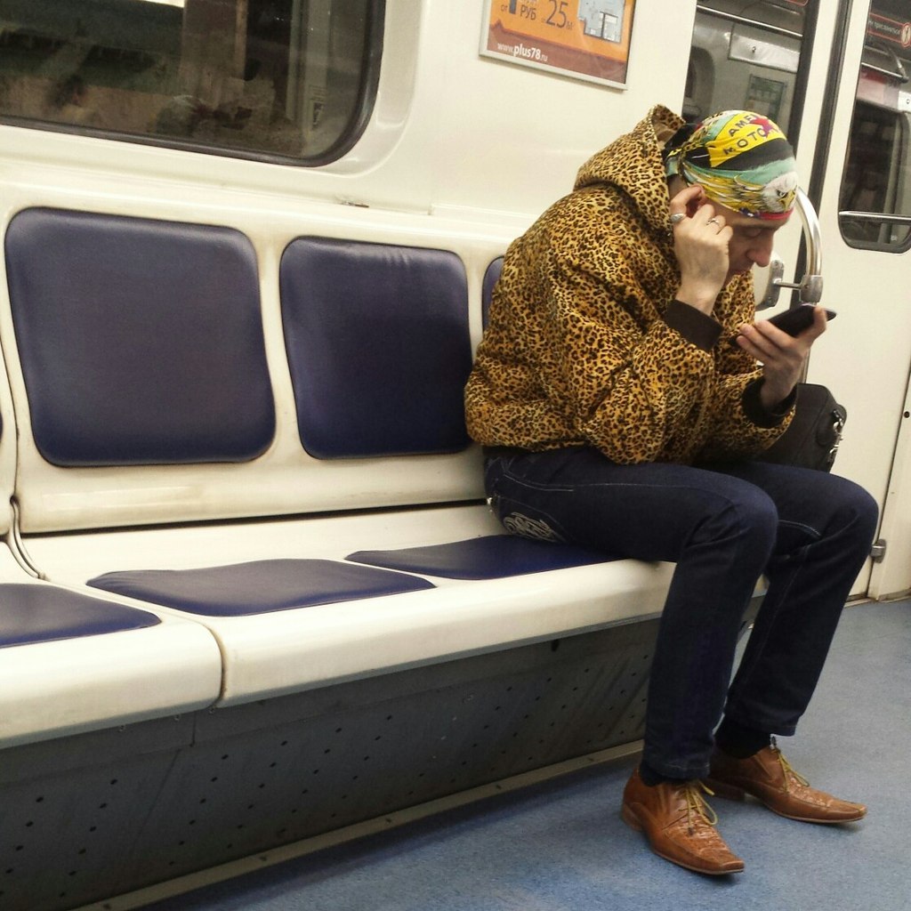 мода петербургского метро, мода метро, модники в транспорте, странные пассажиры метро 