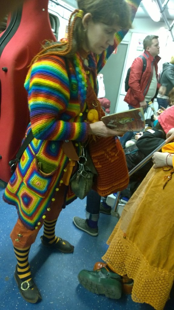 мода петербургского метро, мода метро, модники в транспорте, странные пассажиры метро 