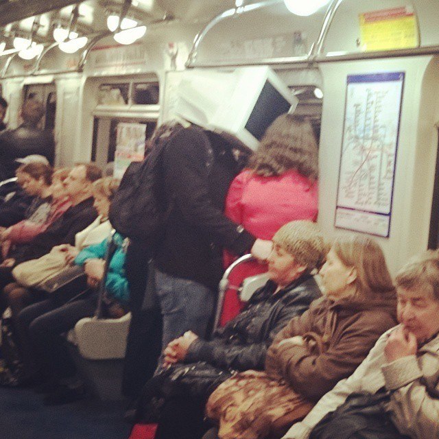 мода петербургского метро, мода метро, модники в транспорте, странные пассажиры метро 