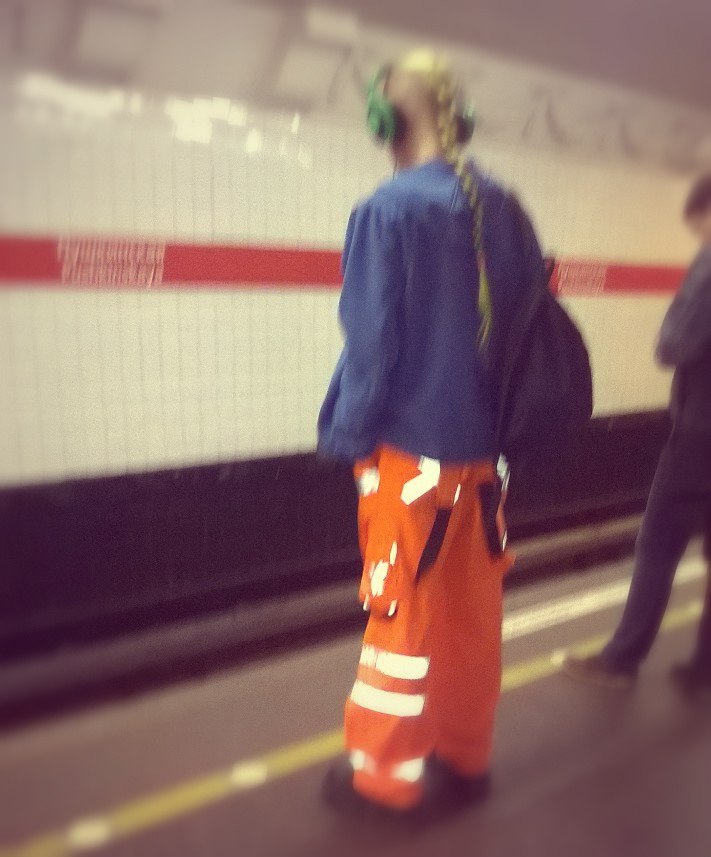 мода петербургского метро, мода метро, модники в транспорте, странные пассажиры метро 