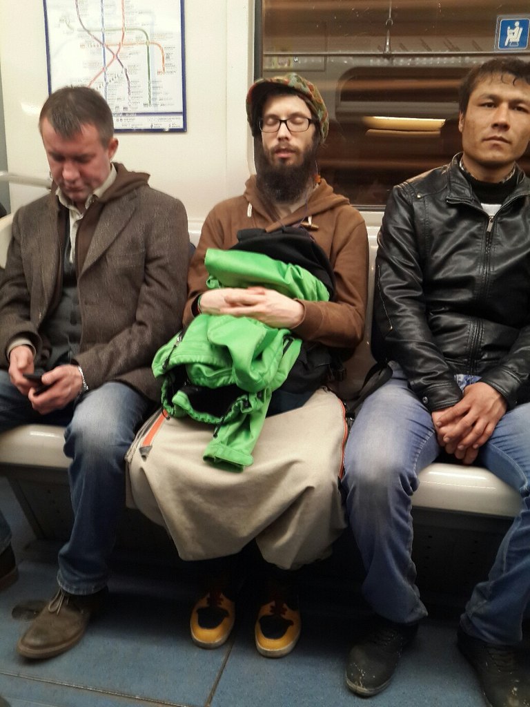 мода петербургского метро, мода метро, модники в транспорте, странные пассажиры метро 