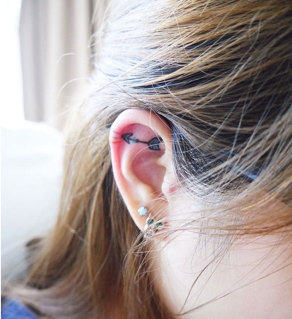 татуировки на ушах, тату на ушах