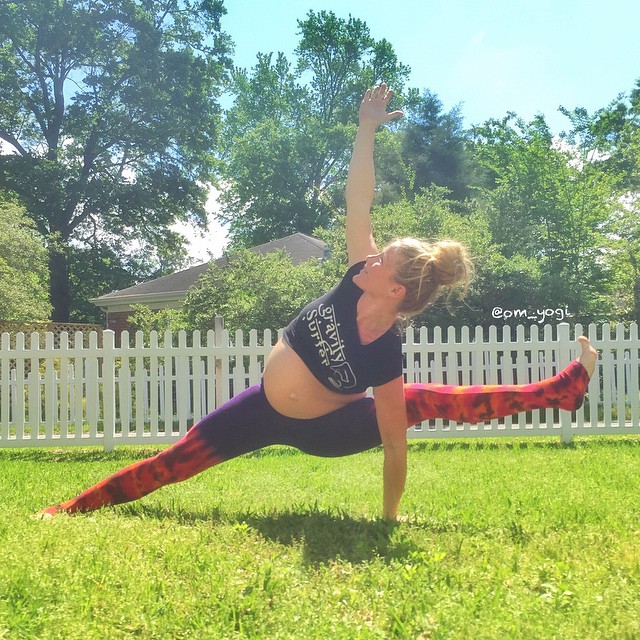 Беременные и гибкие, беременные любительницы йоги, беременность йога 