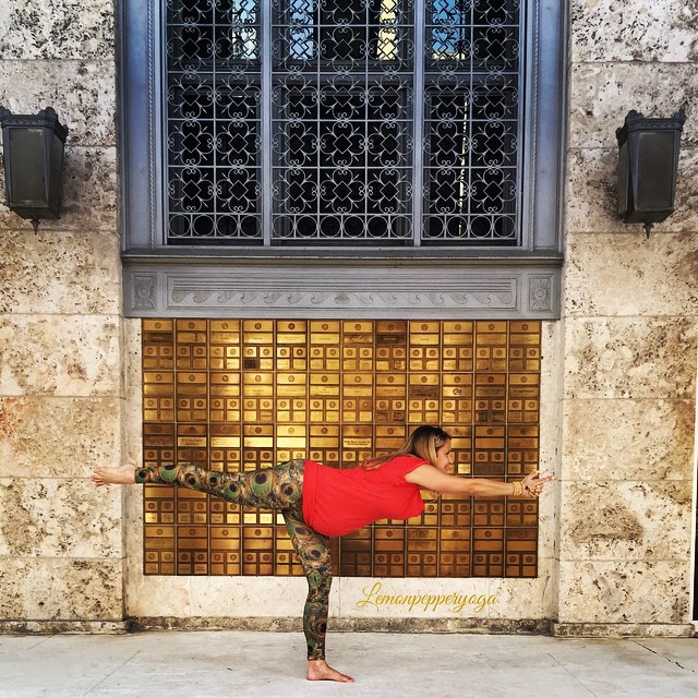 Беременные и гибкие, беременные любительницы йоги, беременность йога 