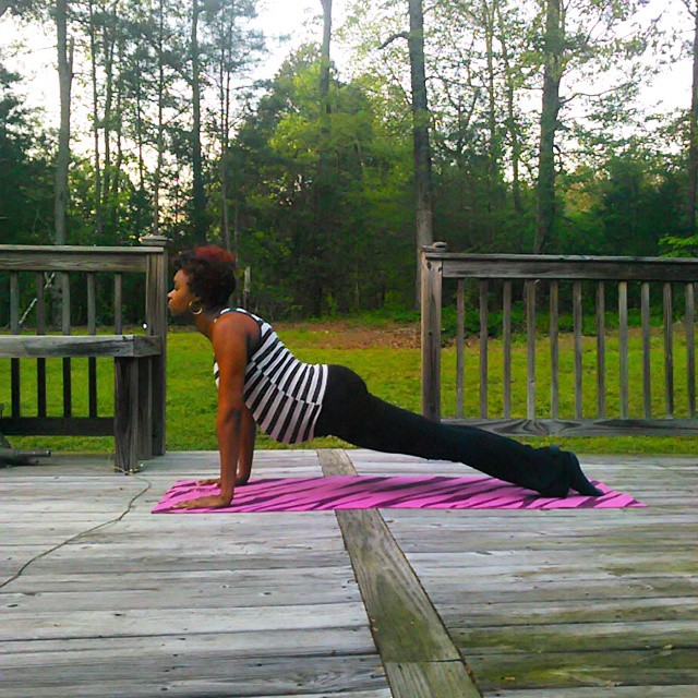 Беременные и гибкие, беременные любительницы йоги, беременность йога 