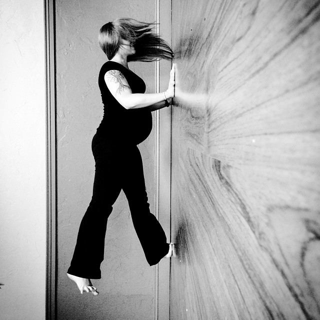 Беременные и гибкие, беременные любительницы йоги, беременность йога 