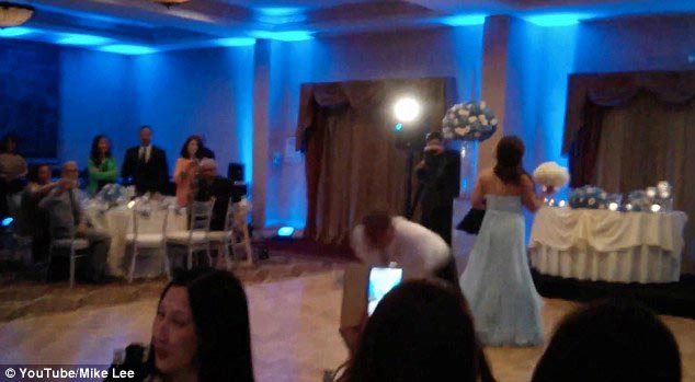 жених ударил невесту по голове, жених ударил невесту ногой, жених ударил невесту танец, свадебный танец ударил невесту