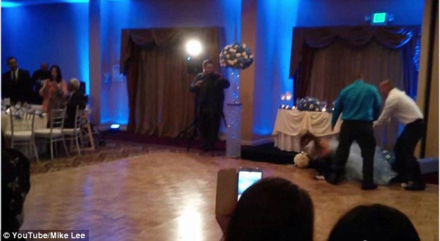 жених ударил невесту по голове, жених ударил невесту ногой, жених ударил невесту танец, свадебный танец ударил невесту