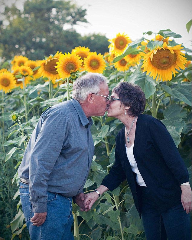  жена умерла от рака посадил подсолнухи в память, посадил подсолнухи дань памяти жене, Дон Джакуиш,Don Jaquish, Babbette's Seeds of Hope
