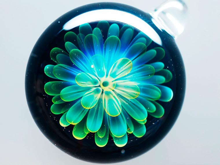 стеклянные вселенные, вселенные внутри стеклянных шаров, Сатоши Томизу, Satoshi Tomizu