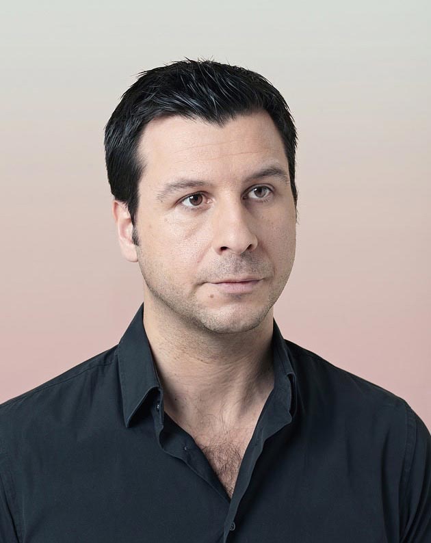 Успешные модели рук демонстрируют свои менее успешные лица лица моделей рук, модели рук показали свои лица, модели рук демонстрируют лица