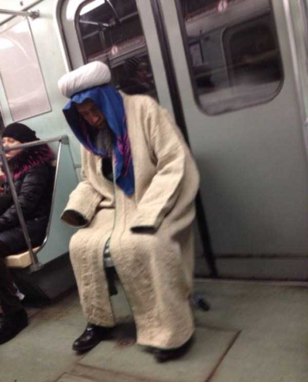 Безумные пассажиры российского метро, мода петербургского метро