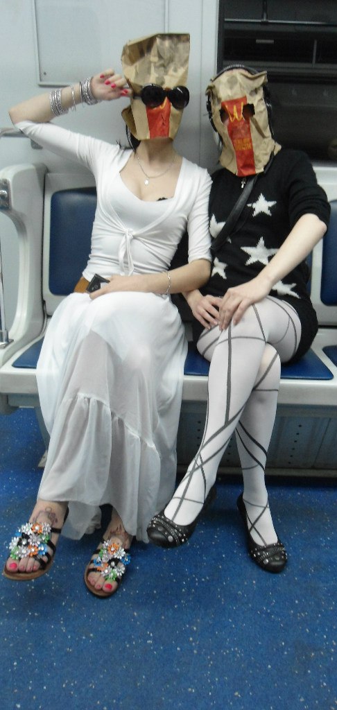 Безумные пассажиры российского метро, мода петербургского метро