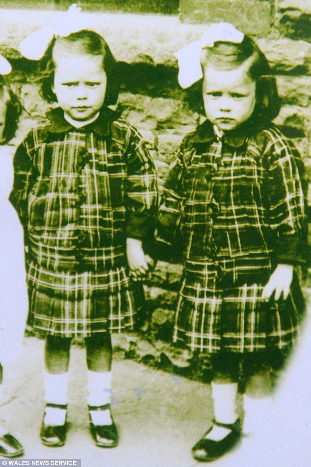 История жизни самых старых сестёр-близняшек, которые неразлучны вот уже 103 года Florence Davies Glenys Thomas, самые старые близнецы в мире