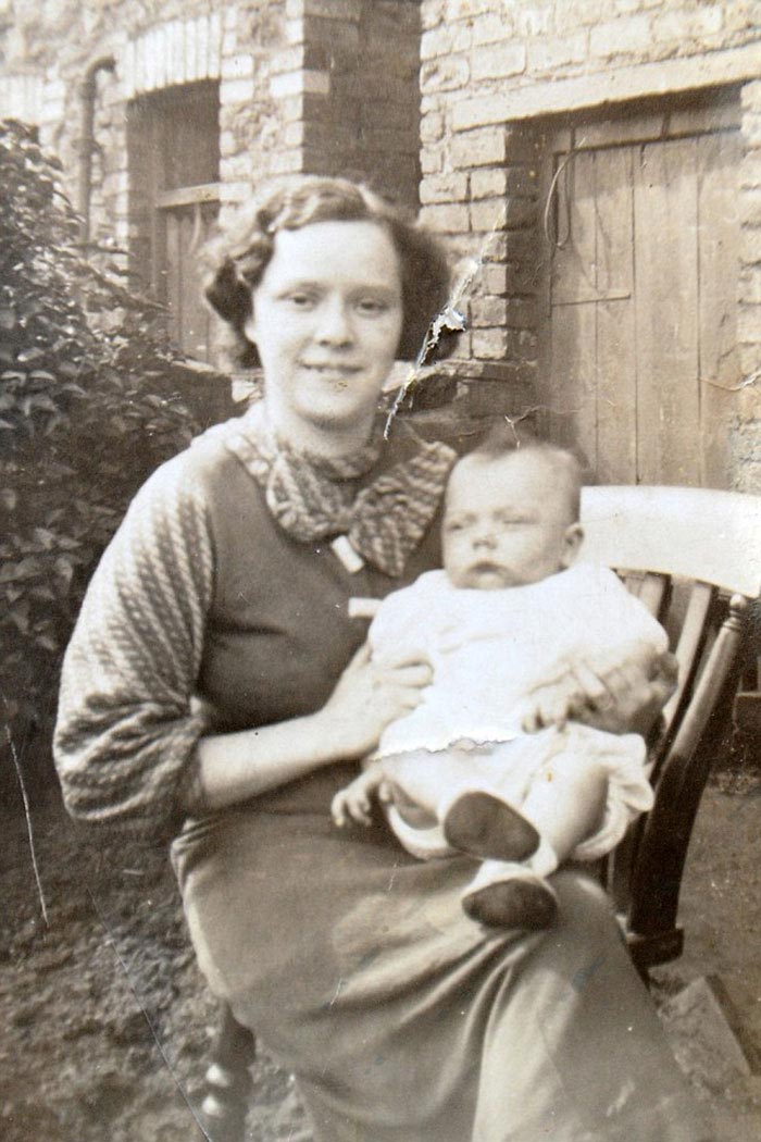 История жизни самых старых сестёр-близняшек, которые неразлучны вот уже 103 года Florence Davies Glenys Thomas, самые старые близнецы в мире