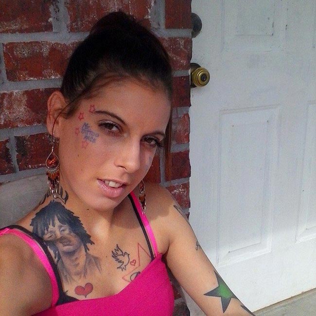 тату на лицах, дурацкие татуировки на лица, татуировки на лицах, странные татуировки на лицах