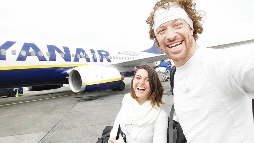 Пара акробатов планирует пожениться 38 раз разных местах мира за 83 дня свадьба 38 раз за 83 дня, свадьба акробатов, Cheetah Platt and Rhian Woodyard