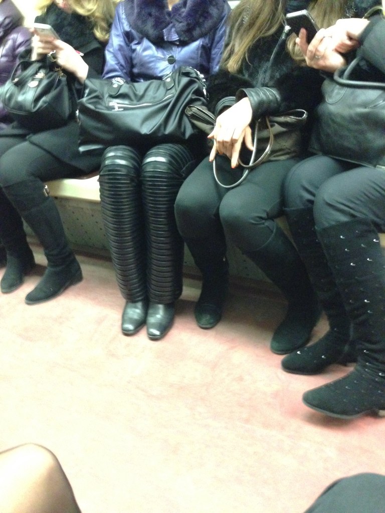 мода петербургского метро, мода метро, модники в транспорте, странные пассажиры метро 