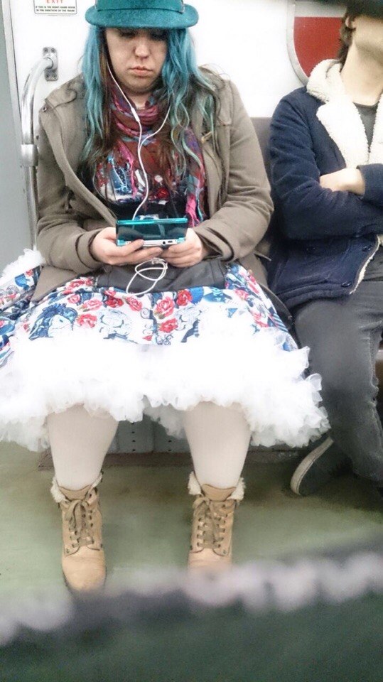 мода петербургского метро, мода метро, модники в транспорте, странные пассажиры метро 