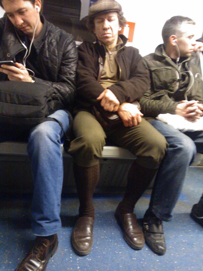 мода петербургского метро, мода метро, модники в транспорте, странные пассажиры метро 