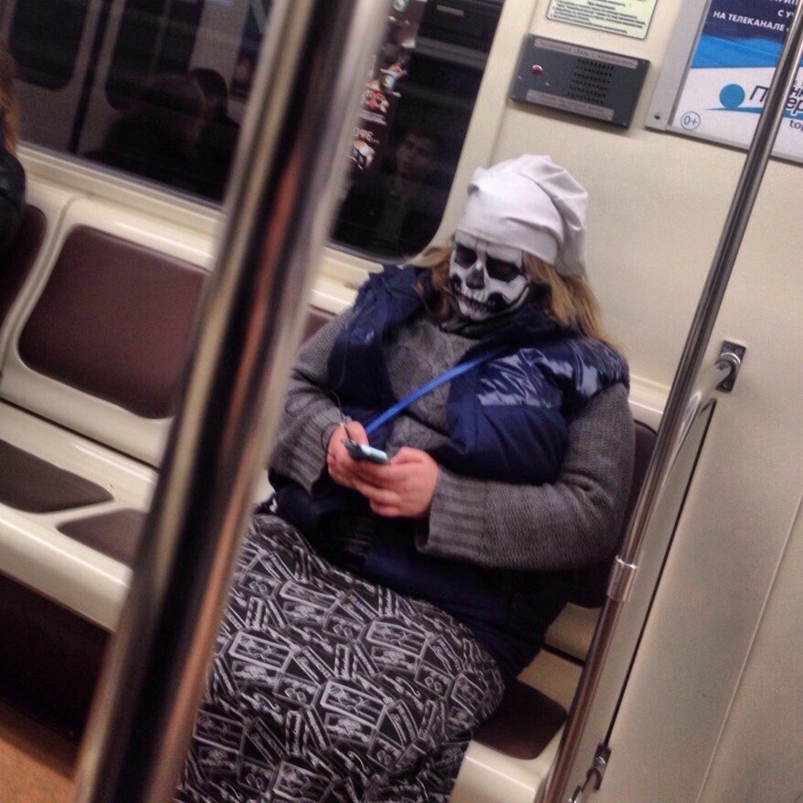 мода петербургского метро, мода метро, модники в транспорте, странные пассажиры метро 