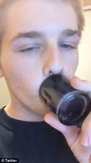 губы как у Кайли Дженнер,#kyliejennerchallenge, экстремальное увеличение губ, засовывают губы в маленькие баночки, увеличение губ отек