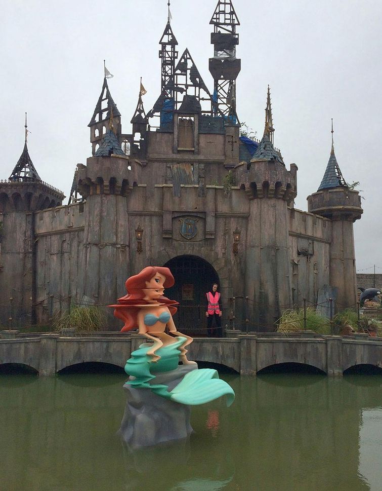 парк Dismaland, Дисмалэнд, парк от Бэнкси, парк Banksy, кошмарная версия Диснейленда,