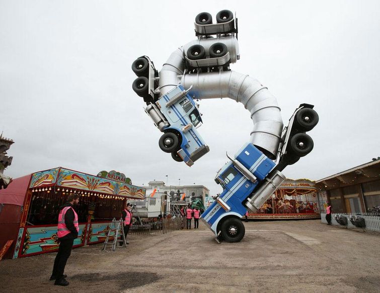 парк Dismaland, Дисмалэнд, парк от Бэнкси, парк Banksy, кошмарная версия Диснейленда,