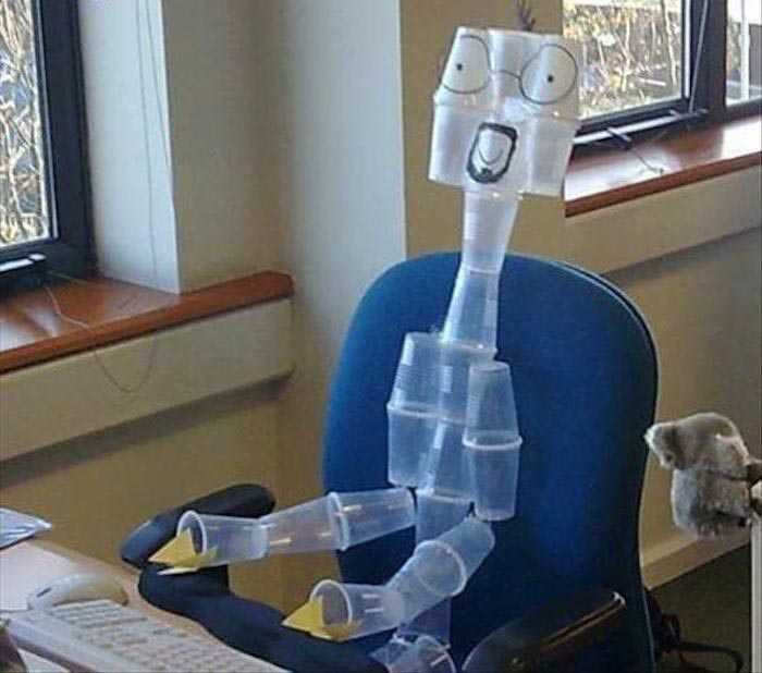 Творческие люди, страдающие всякой фигнёй на работе, которым не нужен интернет, чтобы развлечься люди на работе смешное, люди страдают фигнёй на работе, люди на работе приколы