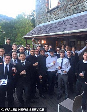 он для нас умер, друзья устроили шуточные похороны, шуточные похороны для друга, похороны для друга нашел девушку