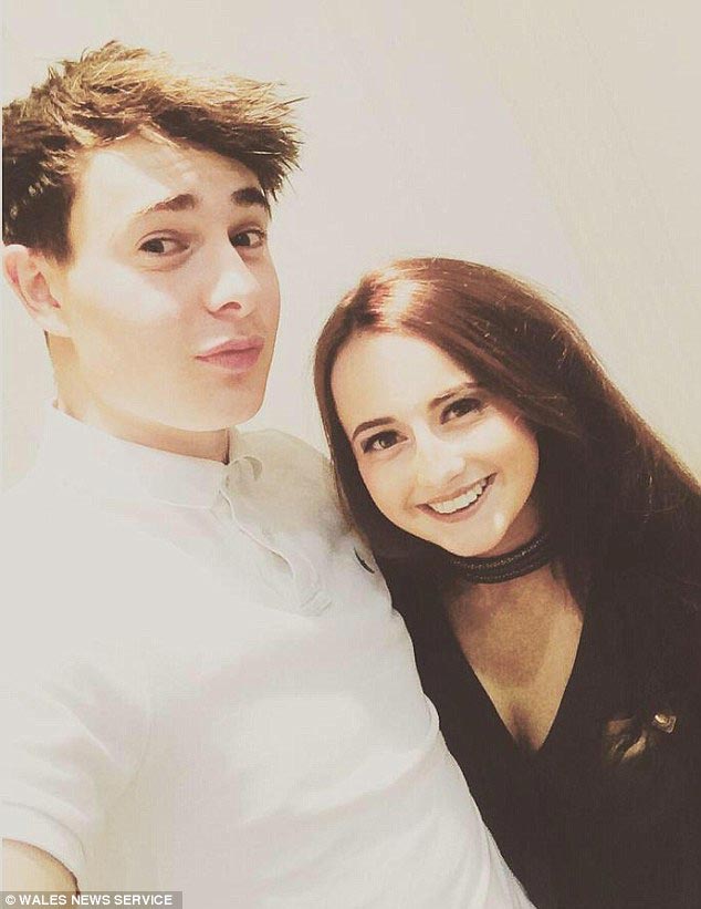 он для нас умер, друзья устроили шуточные похороны, шуточные похороны для друга, похороны для друга нашел девушку