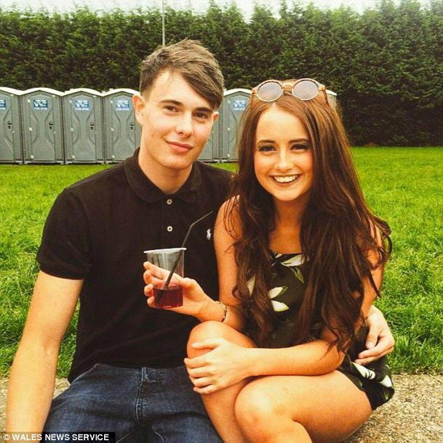 он для нас умер, друзья устроили шуточные похороны, шуточные похороны для друга, похороны для друга нашел девушку